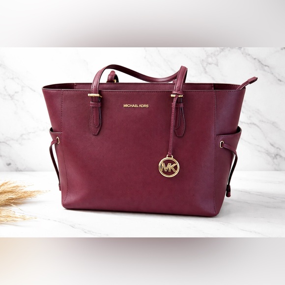 Michael Kors Handbags - Michael Kors Gilly LeaterTote Bag with Gold Hardware Excellent Condition!